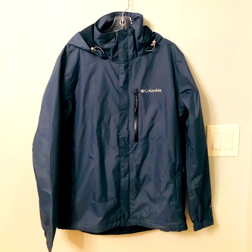 NEW WITH TAG Men Columbia Navy rain coat